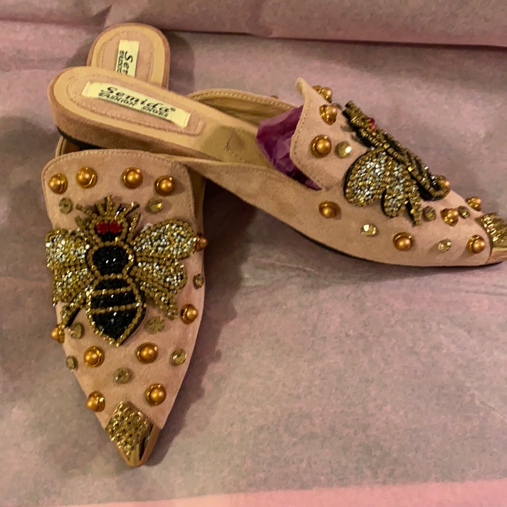 Bee blinged suede slides. SZ 41